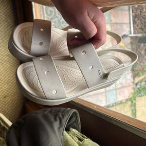 Brooklyn 4U - Crocs bone white